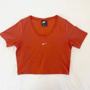 Nike Crop Low Neck Tee